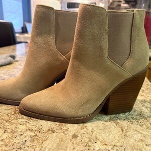 Chic Tan Suede Ankle Boots